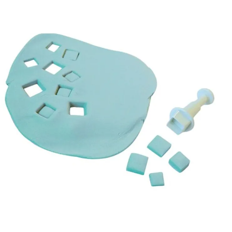 Découpoirs éjecteurs mini carrés Patisdécor (x 3)-Cerf Dellier Discount