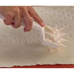 Rouleau pique pâte plastique 12 cm-Cerf Dellier Sale