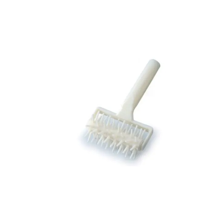 Rouleau pique pâte plastique 6 cm-Cerf Dellier Hot